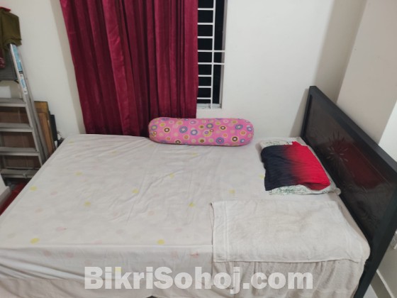 Semi-Double খাট উইথ ম্যাট্রেক্স